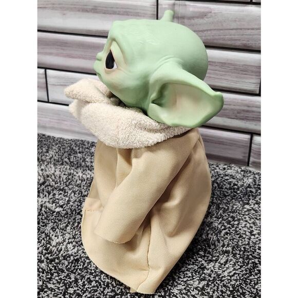 Star Wars The Mandalorian The Child 7 1/2-Inch Electronic Plush #A84 - Picture 3 of 8